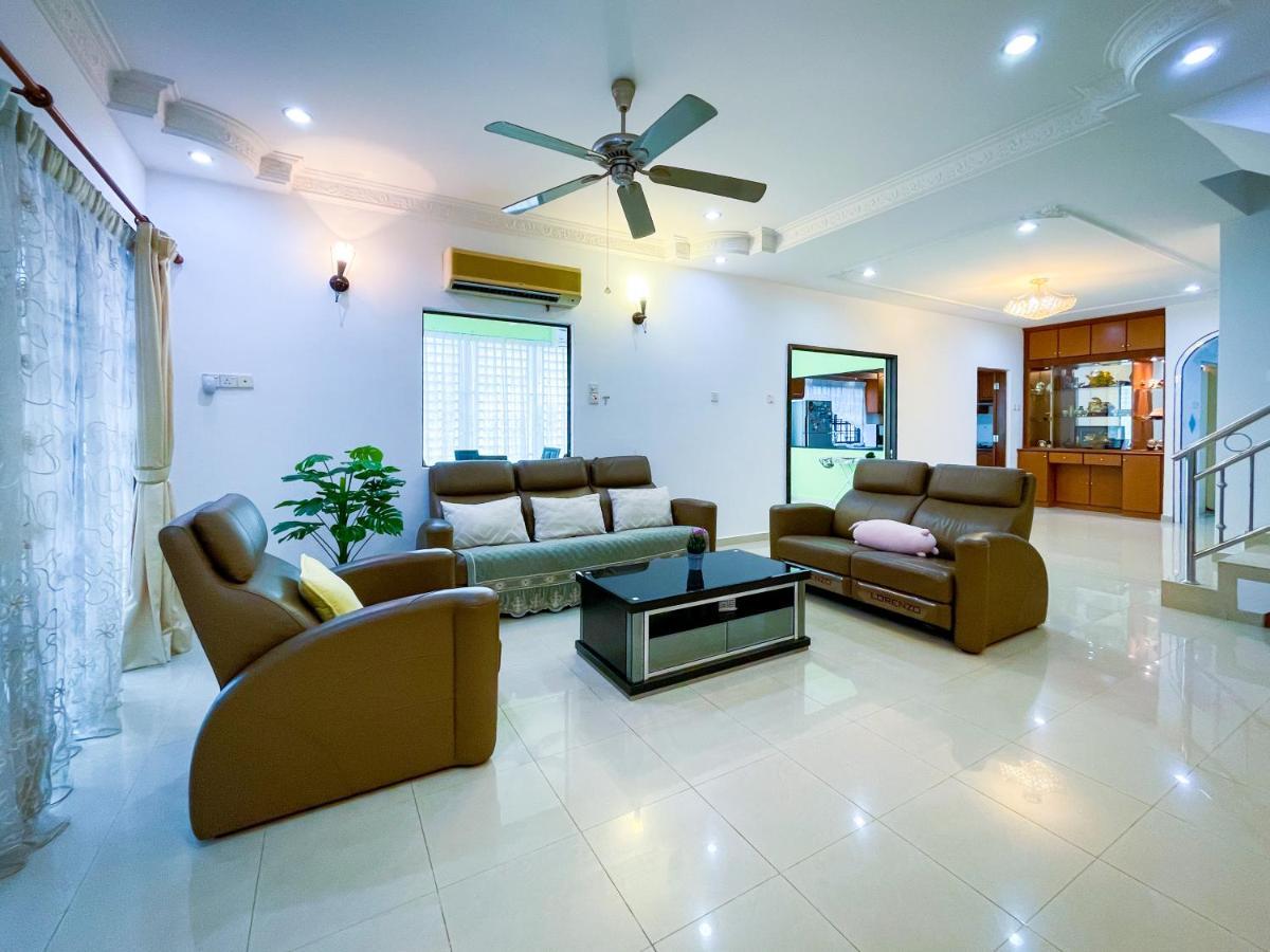 Tupai Mas Semi-D By Louis Villa Taiping Exterior photo