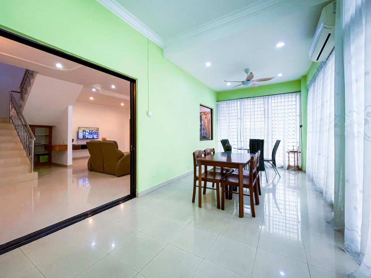 Tupai Mas Semi-D By Louis Villa Taiping Exterior photo