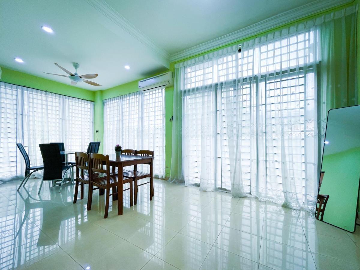 Tupai Mas Semi-D By Louis Villa Taiping Exterior photo